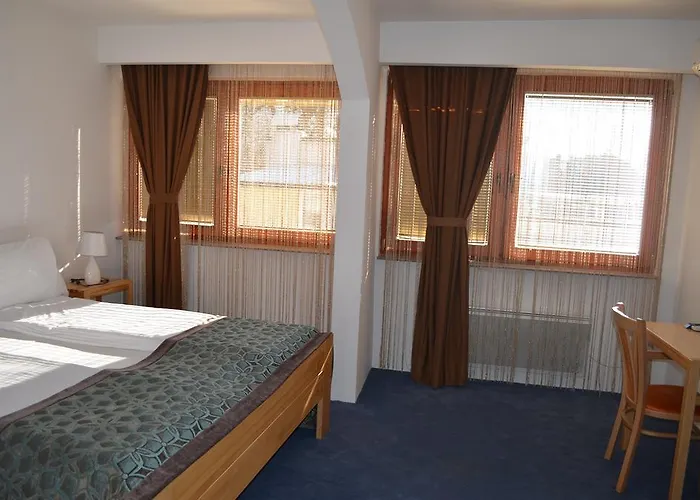 Alojamento de Acomodação e Pequeno-almoço Berr 3*